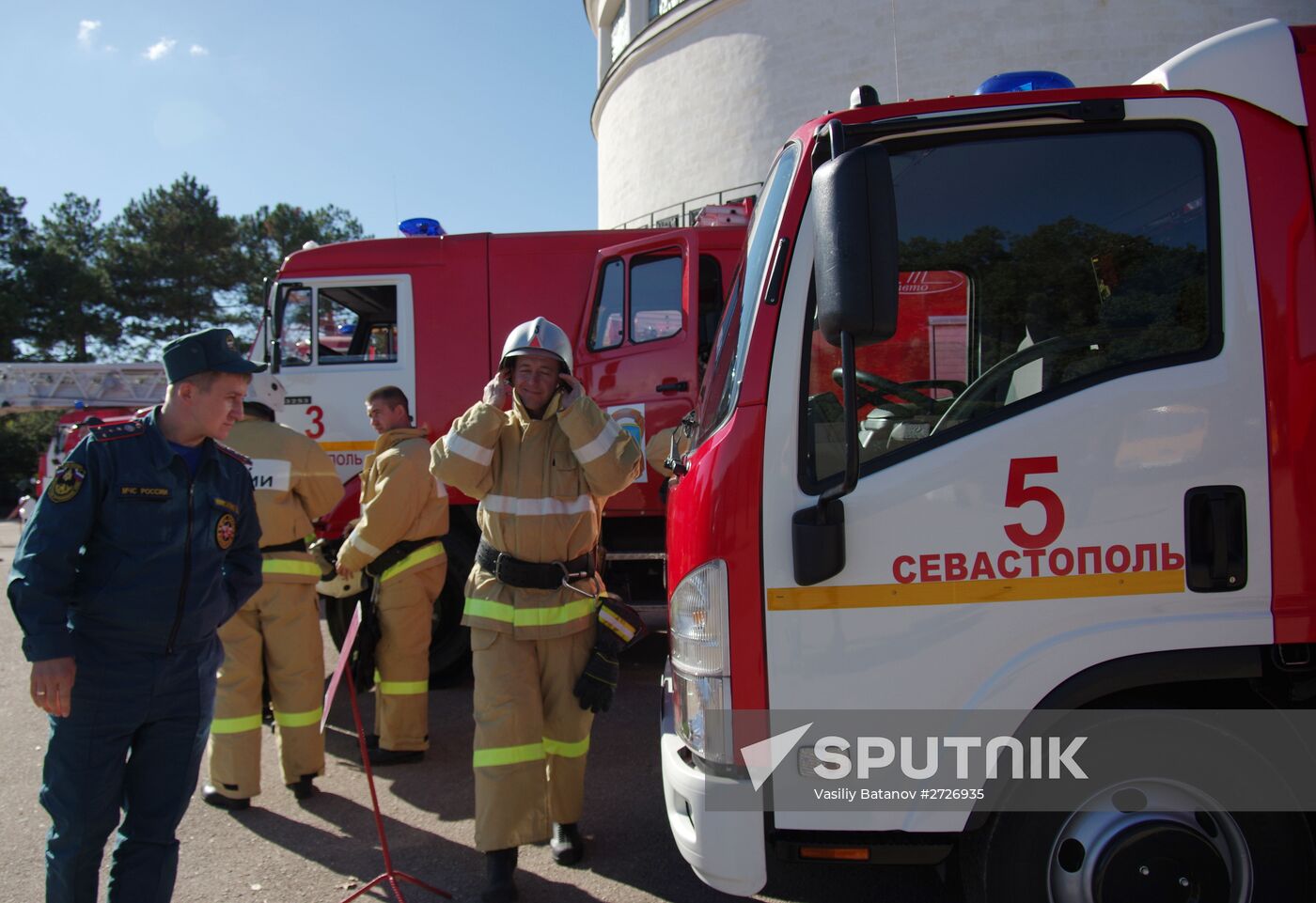 Ceremony of flag- and equipment-giving to Crimean Emercom General Directorate