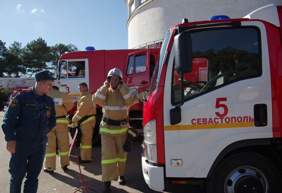 Ceremony of flag- and equipment-giving to Crimean Emercom General Directorate