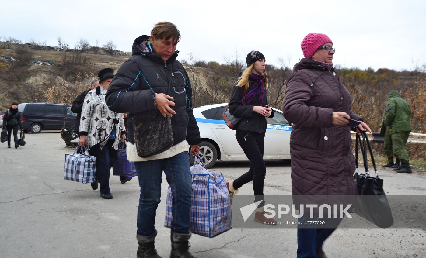 Checkpoint opens in Luganskaya village