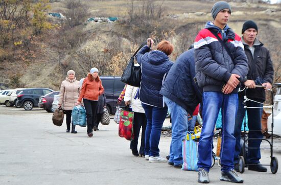 Checkpoint opens in Luganskaya village
