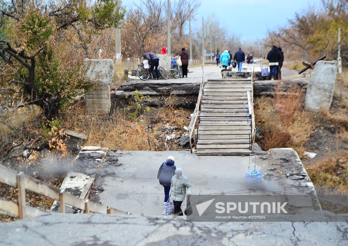 Checkpoint opens in Luganskaya village