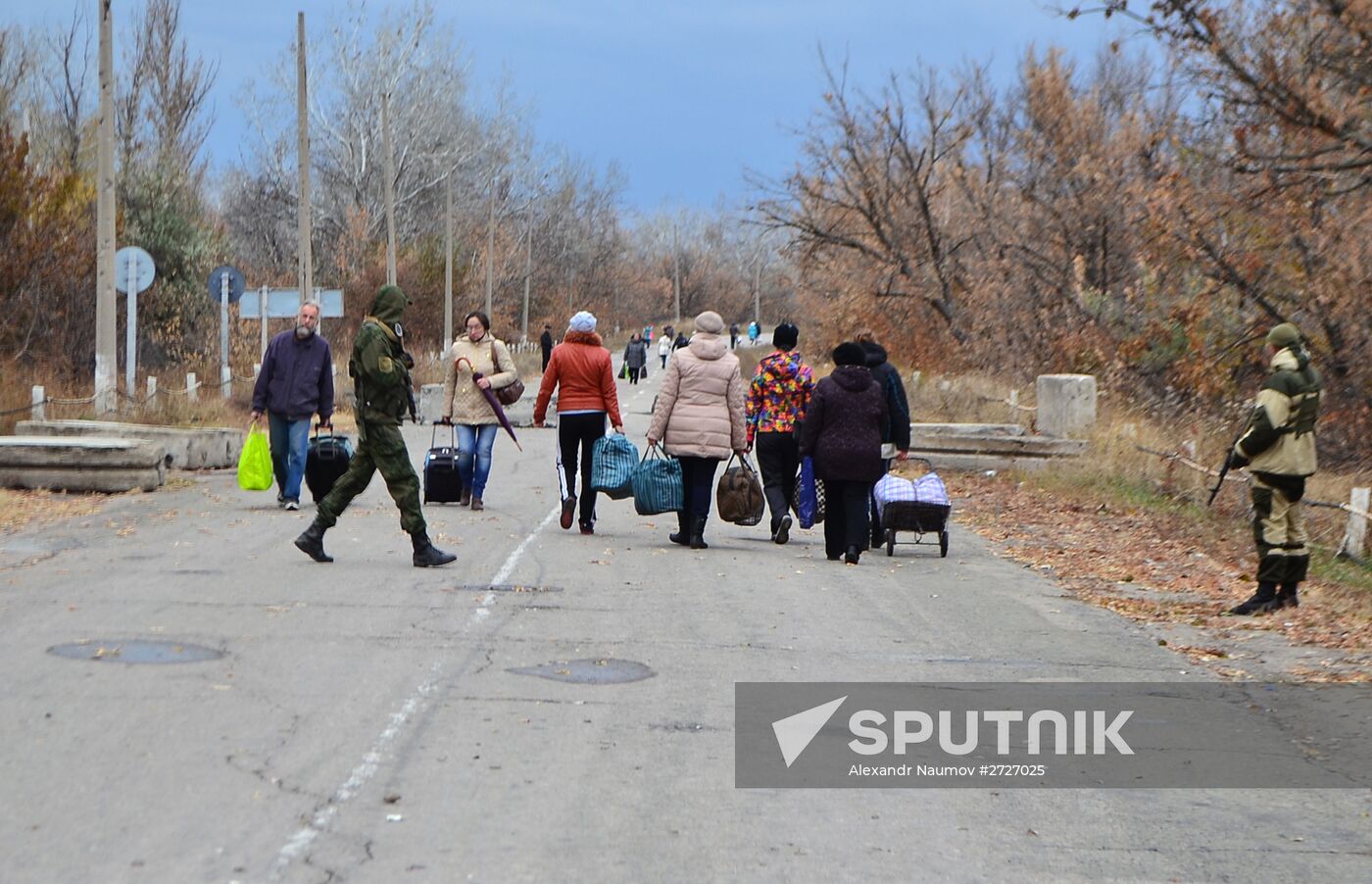 Checkpoint opens in Luganskaya village