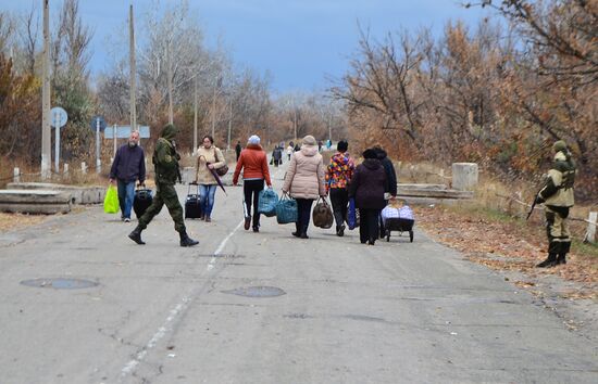 Checkpoint opens in Luganskaya village