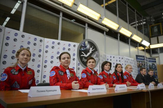 Luna-2015 simulated trip around Moon by female crew