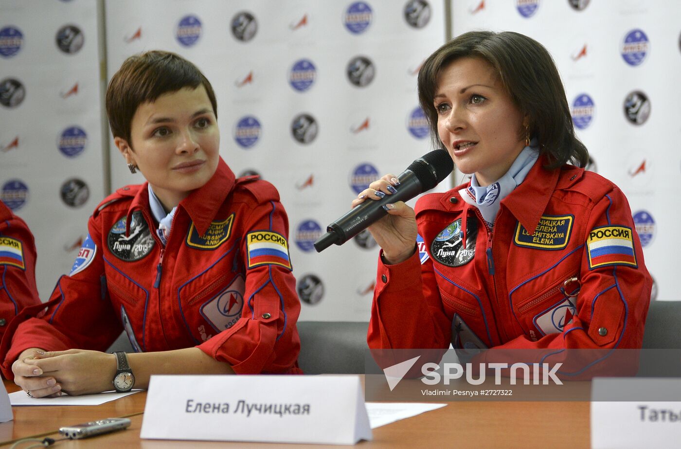 Luna-2015 simulated trip around Moon by female crew