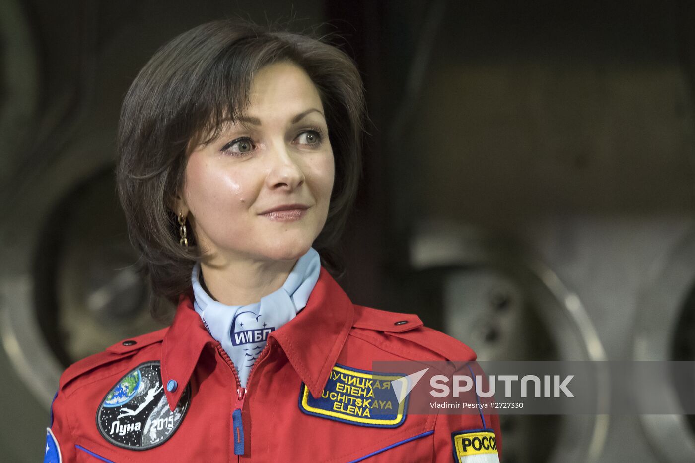 Luna-2015 simulated trip around Moon by female crew