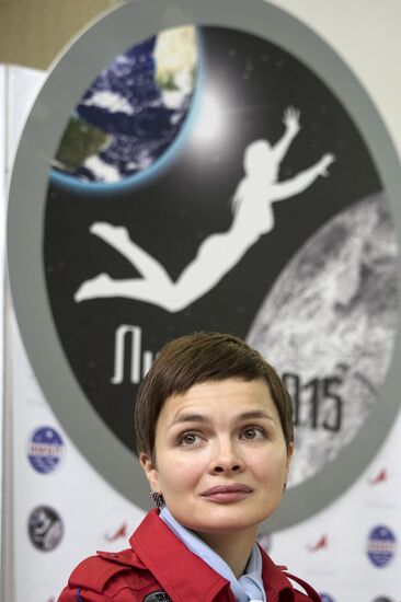 Luna-2015 simulated trip around Moon by female crew