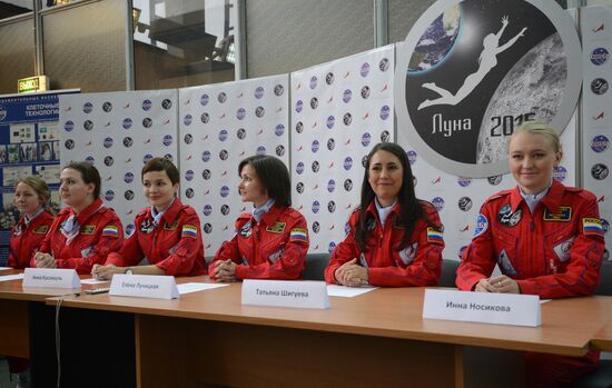 Luna-2015 simulated trip around Moon by female crew