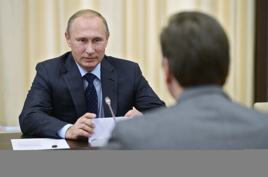 Russian President Vladimir Putin meets with Serbian Prime Minister Aleksandar Vucic