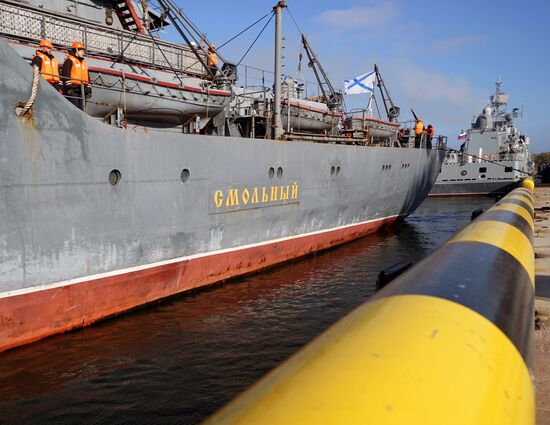 The Smolny training ship arrives at Baltiysk port