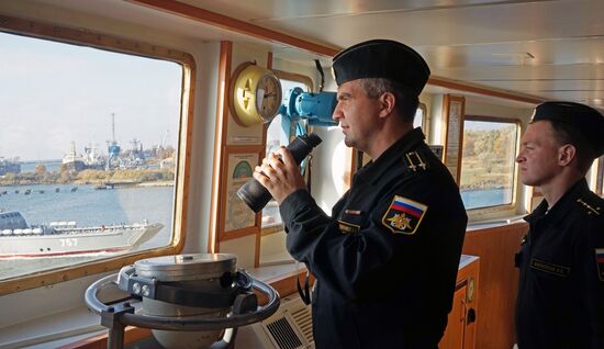 The Smolny training ship arrives at Baltiysk port