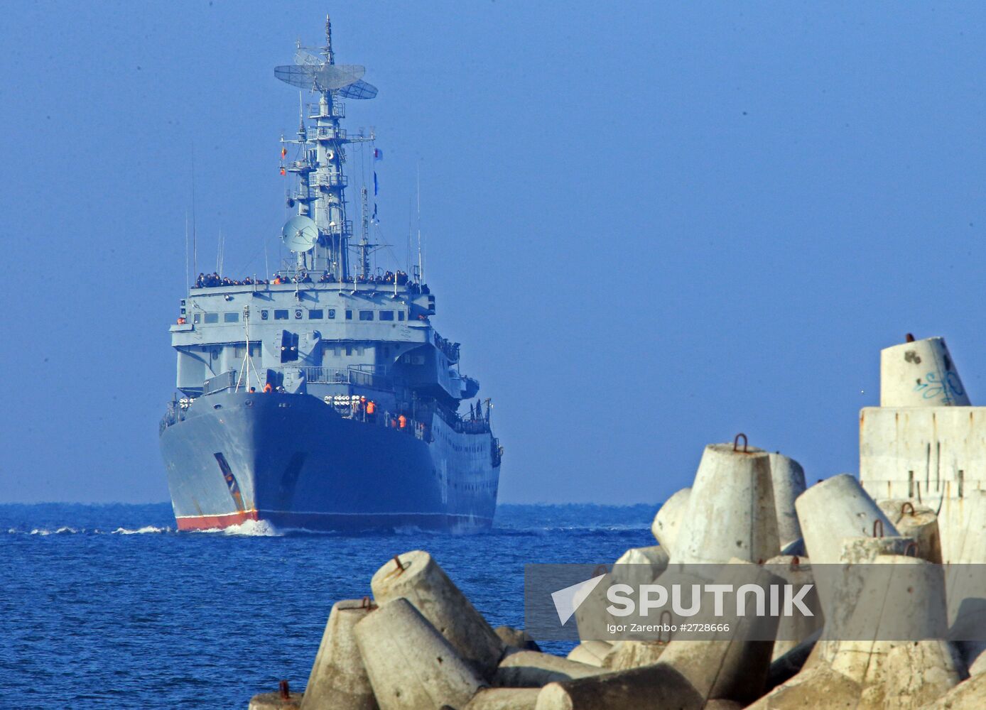The Smolny training ship arrives at Baltiysk port