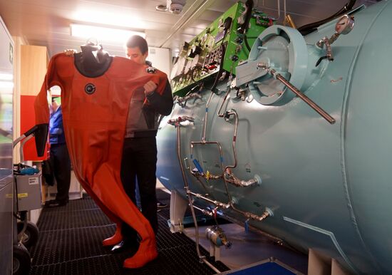 Flag-raising ceremony at Russian Navy's new rescue boats in Baltiysk