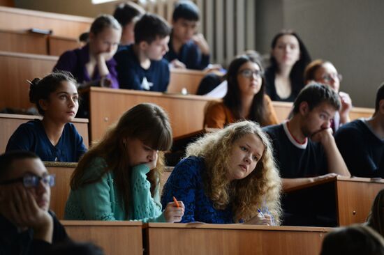 Russian citizens take National Geography Test