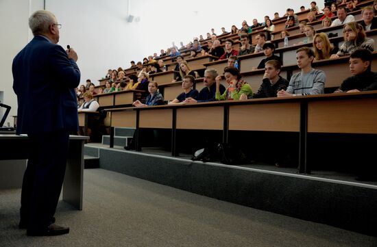 Russian citizens take National Geography Test