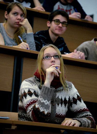 Russian citizens take National Geography Test