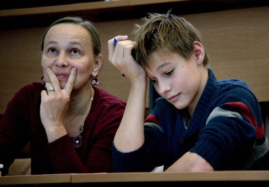 Russian citizens take National Geography Test