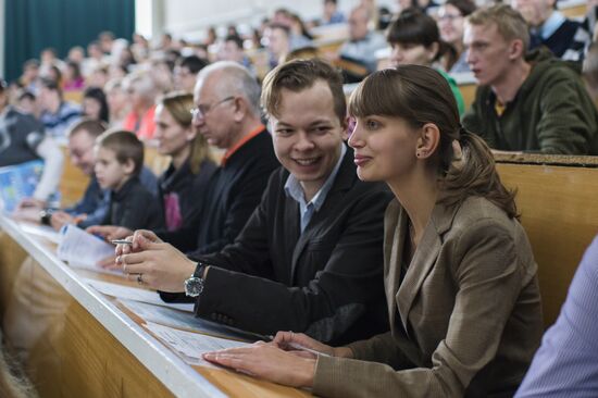 Russian citizens take National Geography Test