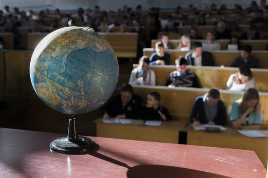 Russian citizens take National Geography Test