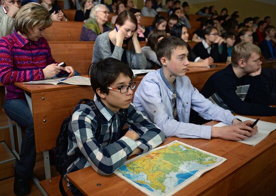 Russian citizens take National Geography Test