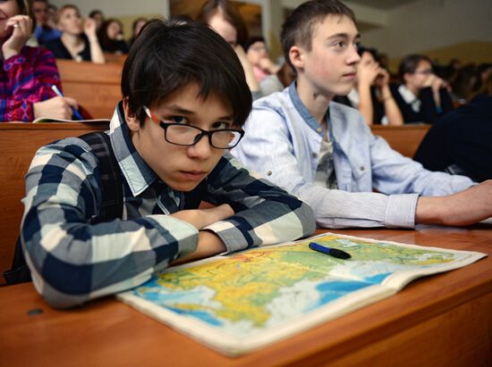 Russian citizens take National Geography Test