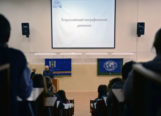 Russian citizens take National Geography Test