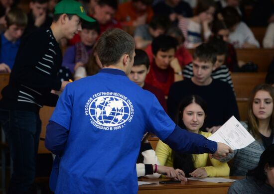Russian citizens take National Geography Test