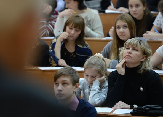 Russian citizens take National Geography Test
