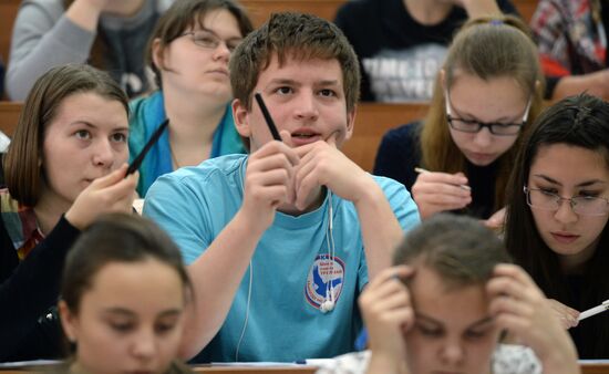 Russian citizens take National Geography Test