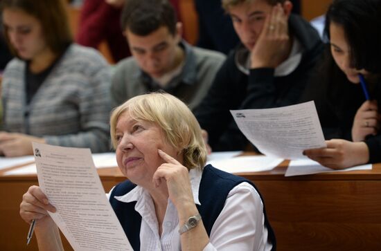 Russian citizens take National Geography Test