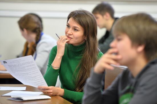 Russian citizens take National Geography Test