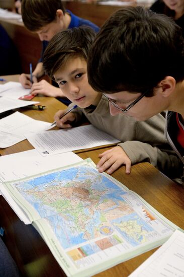 Russian citizens take National Geography Test