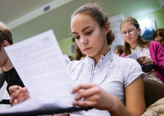 Russian citizens take National Geography Test