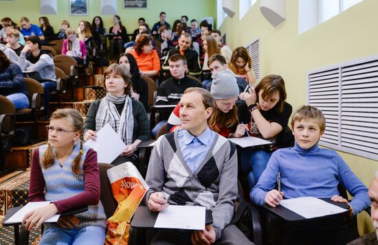 Russian citizens take National Geography Test