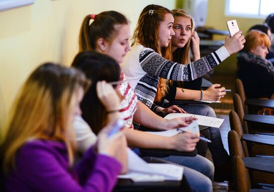 Russian citizens take National Geography Test