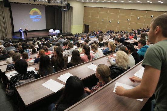 Russian citizens take National Geography Test
