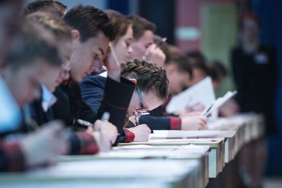 Russian citizens take National Geography Test
