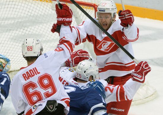 Kontinental Hockey League. Dynamo Moscow vs. Spartak Moscow