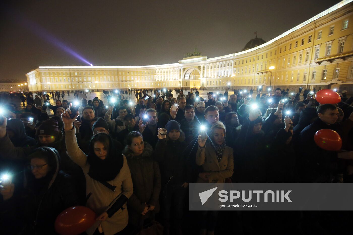 St. Petersburg residents mourn Airbus A321 passenger airliner crash victims