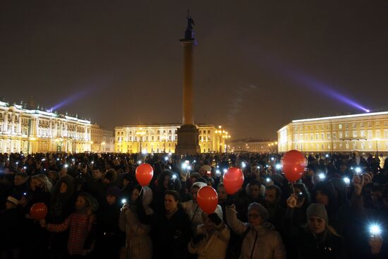St. Petersburg residents mourn Airbus A321 passenger airliner crash victims