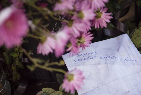 Flowers in memory of Airbus A321 crash victims near Russian embassies in foreign countries