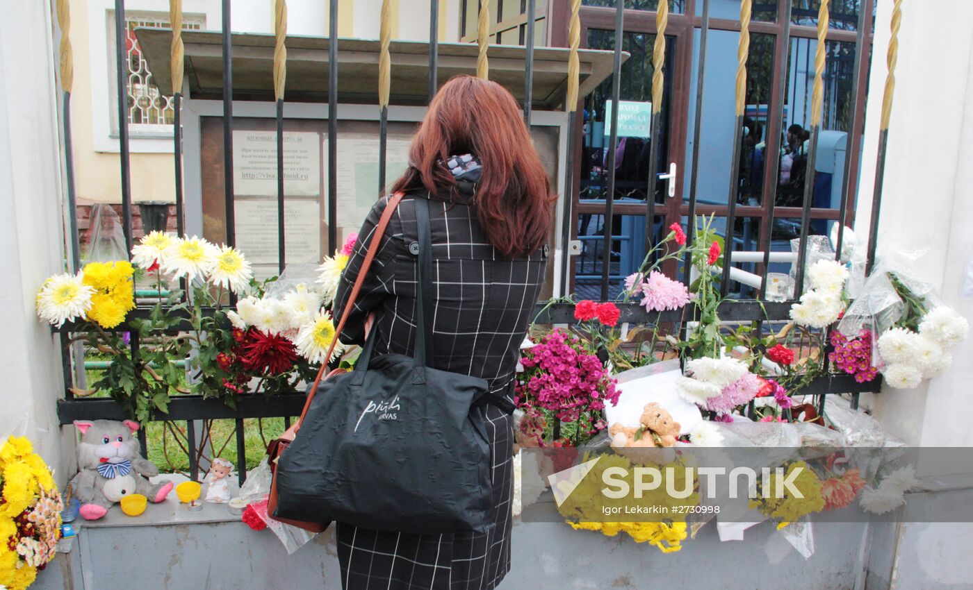 Flowers in memory of Airbus A321 crash victims near Russian embassies in foreign countries