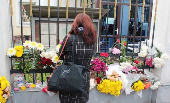 Flowers in memory of Airbus A321 crash victims near Russian embassies in foreign countries