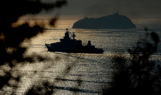 Pacific Navy vessels head for maneuvers in Indian Ocean