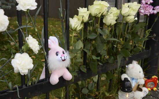 Flowers in memory of Airbus A321 crash victims near Russian embassies in foreign countries