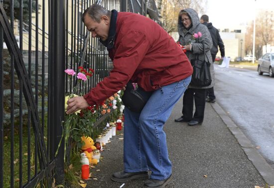 Flowers in memory of Airbus A321 crash victims near Russian embassies in foreign countries