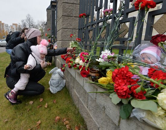 Flowers in memory of Airbus A321 crash victims near Russian embassies in foreign countries