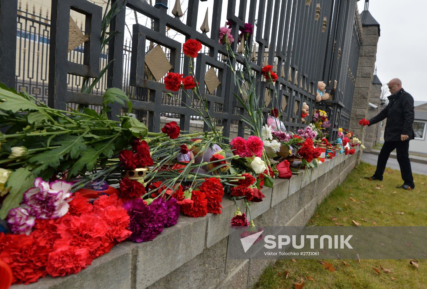 Flowers in memory of Airbus A321 crash victims near Russian embassies in foreign countries