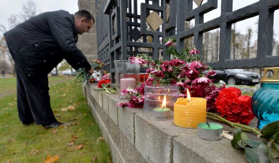 Flowers in memory of Airbus A321 crash victims near Russian embassies in foreign countries