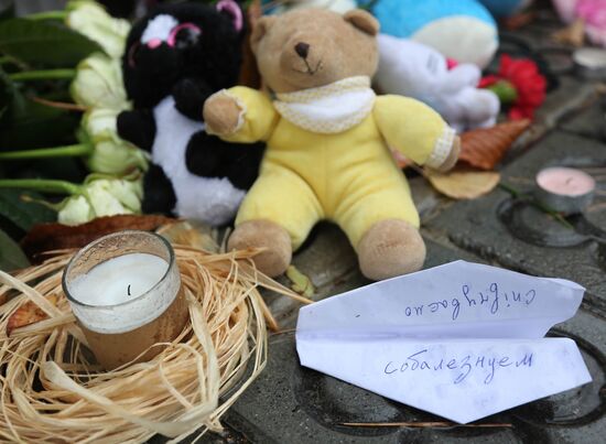 Flowers in memory of Airbus A321 crash victims near Russian embassies in foreign countries